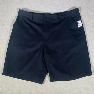 New MEN'S IZOD GOLF SHORTS. BLACK.‎ SIZE 42. MSRP $50.00.